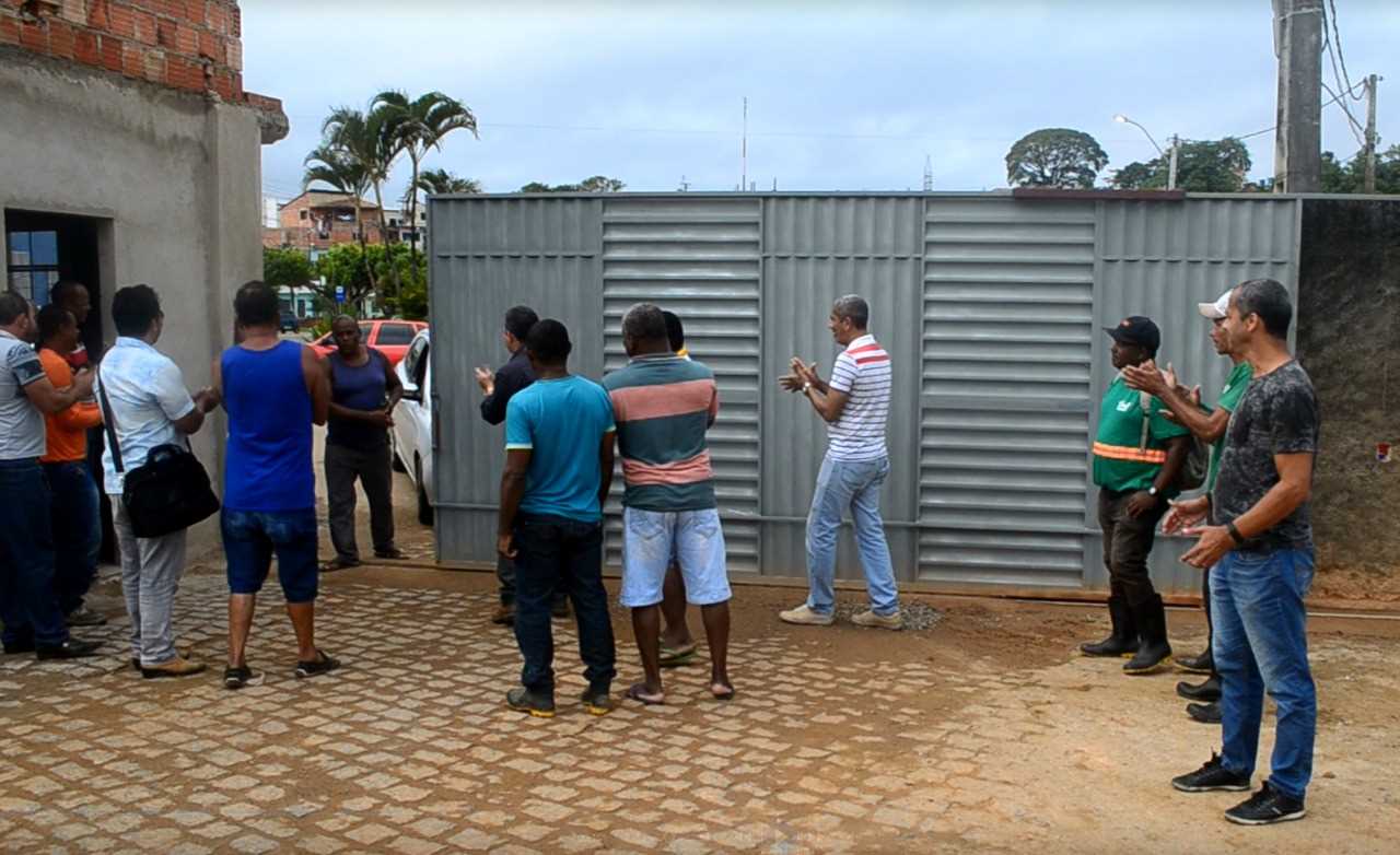 Camacã: Funcionário recebe Placa de Reconhecimento pelos 40 anos de serviço prestados a prefeitura
